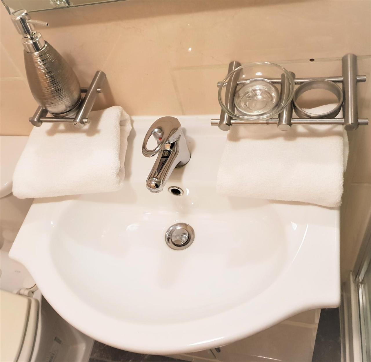 The King William Hotel Лондон Екстериор снимка